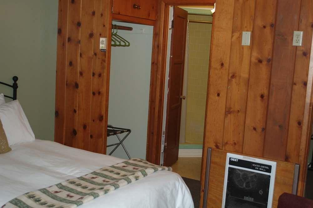 Trees Motel Бишоп Экстерьер фото